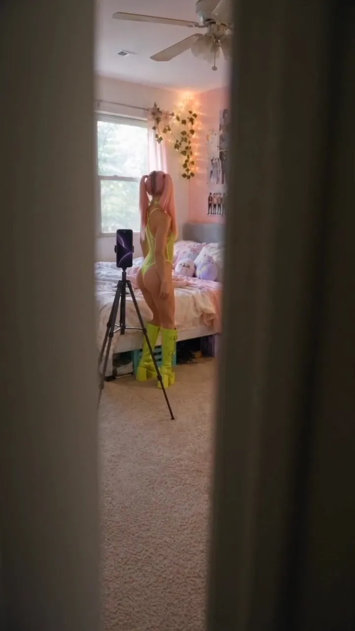 My Stepsister Thinks I’m Pathetic, episode 1